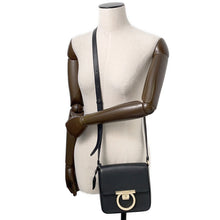 Load image into Gallery viewer, Ferragamo Gancini Shoulder Bag Black21 O009 Leather