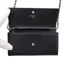将图像加载到图库查看器中,CHANEL Chain wallet Black Leather