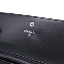 将图像加载到图库查看器中,CHANEL Chain wallet Black Leather