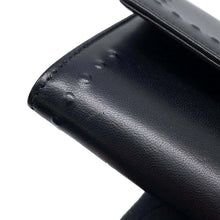 将图像加载到图库查看器中,CHANEL Chain wallet Black Leather