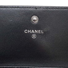 将图像加载到图库查看器中,CHANEL Chain wallet Black Leather