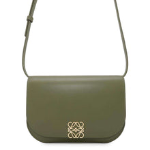 将图像加载到图库查看器中,LOEWE Goya Accordion Clutch GreenA896O44X01 Leather