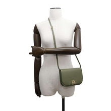 将图像加载到图库查看器中,LOEWE Goya Accordion Clutch GreenA896O44X01 Leather