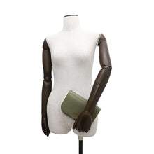 将图像加载到图库查看器中,LOEWE Goya Accordion Clutch GreenA896O44X01 Leather