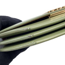 将图像加载到图库查看器中,LOEWE Goya Accordion Clutch GreenA896O44X01 Leather