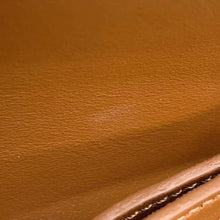将图像加载到图库查看器中,CELINE Triomphe Maillon Chain Wallet Tan10F822CZT PVC
