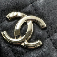 将图像加载到图库查看器中,CHANEL Matelasse Clutch Bag Black Lambskin
