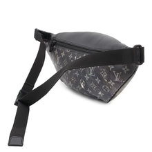 将图像加载到图库查看器中,LOUIS VUITTON Discovery Bumback NoirM44444 Monogram / Galaxy
