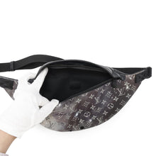 Load image into Gallery viewer, LOUIS VUITTON Discovery Bumback NoirM44444 Monogram / Galaxy