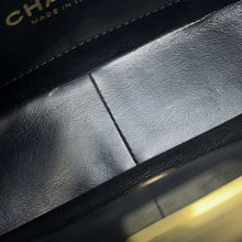 将图像加载到图库查看器中,CHANEL Matelasse ChainShoulder Bag BlackAS3731 Lambskin