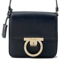 Load image into Gallery viewer, Ferragamo Gancini Shoulder Bag Black21 O009 Leather