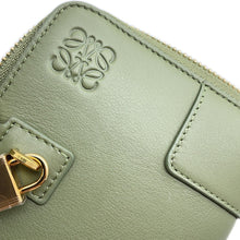 将图像加载到图库查看器中,LOEWE Amazona Pouch GreenC039U10X01 Leather