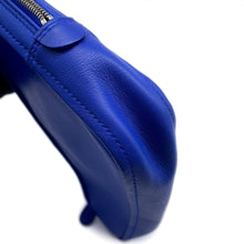 将图像加载到图库查看器中,BALENCIAGA ★Triangle Clutch Bag Blue476976 Leather