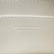 将图像加载到图库查看器中,Bottega Veneta ★MAXI INTRECCIATO Cassette Shoulder Bag White755031 Leather Size Mini