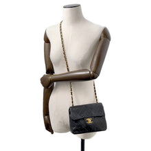将图像加载到图库查看器中,CHANEL Mini Matelasse ChainShoulder Bag Black Lambskin Size 18