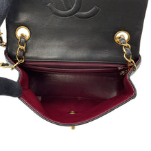 将图像加载到图库查看器中,CHANEL Mini Matelasse ChainShoulder Bag Black Lambskin Size 18