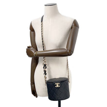 将图像加载到图库查看器中,CHANEL Matelasse Chain vanity bag Black Lambskin
