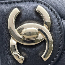 将图像加载到图库查看器中,CHANEL Matelasse Chain vanity bag Black Lambskin