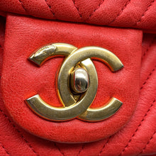 将图像加载到图库查看器中,CHANEL Chevron ChainShoulder RedA92087 Leather