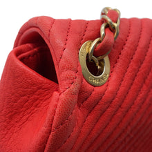 Load image into Gallery viewer, CHANEL Chevron ChainShoulder RedA92087 Leather