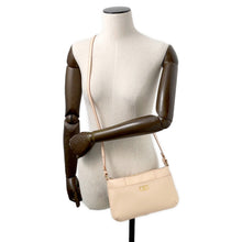 将图像加载到图库查看器中,Ferragamo Shoulder Bag Light Pink Leather