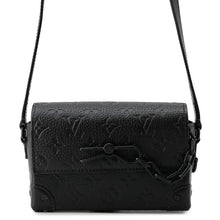 将图像加载到图库查看器中,LOUIS VUITTON Steamer Wearable Wallet NoirM81746 Taurillon Leather/Monogram・Pattern