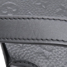 将图像加载到图库查看器中,LOUIS VUITTON Steamer Wearable Wallet NoirM81746 Taurillon Leather/Monogram・Pattern