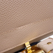 将图像加载到图库查看器中,Ferragamo Vara Ribbon Bifold Wallet Long Wallet Pink Leather