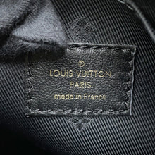 将图像加载到图库查看器中,LOUIS VUITTON over the moon NoirM59799 Calf Leather Monogram・Pattern