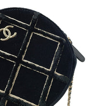将图像加载到图库查看器中,CHANEL Matelasse ChainShoulder Bag Black Velour Faux Pearl