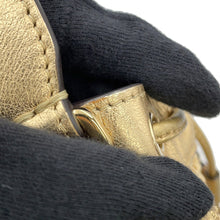 将图像加载到图库查看器中,FENDI Montrezor Gold8BS010 Straw Leather Size Mini