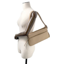 将图像加载到图库查看器中,BURBERRY ★One Shoulder Bag Beige Leather
