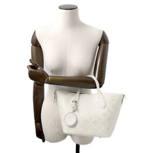 将图像加载到图库查看器中,LOUIS VUITTON Blossom WhiteM11842 Monogram Mahina Size PM