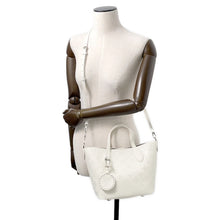 将图像加载到图库查看器中,LOUIS VUITTON Blossom WhiteM11842 Monogram Mahina Size PM