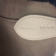 将图像加载到图库查看器中,LOUIS VUITTON Blossom WhiteM11842 Monogram Mahina Size PM