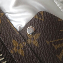 将图像加载到图库查看器中,LOUIS VUITTON Pillow Maxi Bumbag Silver/BrownM20971 Recycled MetallicNylon Monogram