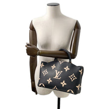 将图像加载到图库查看器中,LOUIS VUITTON Petit Palais Noir/BeigeM58913 Bicolor Monogram Empreinte Leather Size PM