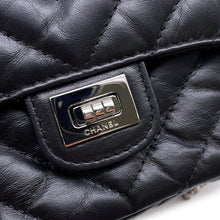 将图像加载到图库查看器中,CHANEL ★Chevron 2.55 ChainShoulderPouch BlackAP2215 Lambskin