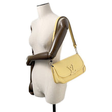 将图像加载到图库查看器中,LOUIS VUITTON ★Busi NM YellowM22618 Epi Leather