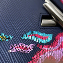将图像加载到图库查看器中,LOUIS VUITTON Twist Navy Epi Leather Sequins Size MM