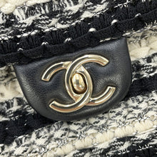 将图像加载到图库查看器中,CHANEL Matelasse WChainShoulder Bag White/Black Tweed Leather Size 25