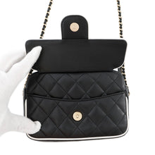 将图像加载到图库查看器中,CHANEL Matelasse ChainClutch Bag Black/WhiteAP4516 Lambskin