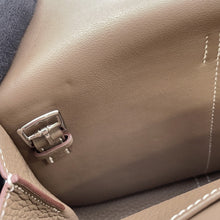 Load image into Gallery viewer, HERMES Halzan Etoupe Taurillon Clemence Size 25