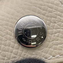 将图像加载到图库查看器中,HERMES H Tag Phone Case Craie Epsom