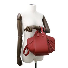 将图像加载到图库查看器中,LOEWE hammock Red387.12KN60 Leather Size Small