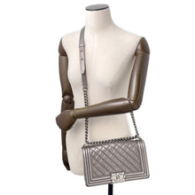 将图像加载到图库查看器中,CHANEL Boy Chanel ChainShoulder Bag SilverA67086 Lambskin Size 25