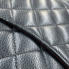 将图像加载到图库查看器中,CHANEL ★Matelasse ChainShoulder Bag BlackA01112 Caviar Leather Size 25