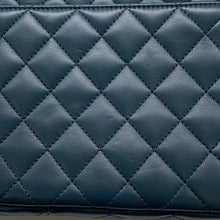 将图像加载到图库查看器中,CHANEL Matelasse ChainShoulder Bag Green Lambskin
