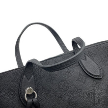 将图像加载到图库查看器中,LOUIS VUITTON Blossom NoirM21848 Monogram Mahina Size PM