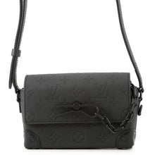 将图像加载到图库查看器中,LOUIS VUITTON Steamer Wearable Wallet NoirM81746 Monogram・Taurillon